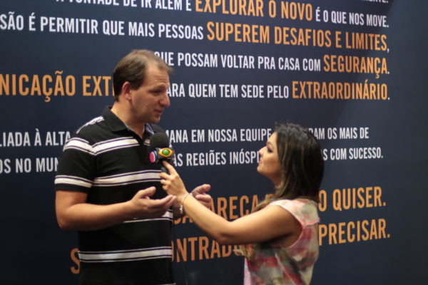 Vanessa, reporter do Estação Saúde, entrevistando Cristiano, diretor de vendas da SPOT Brasil!