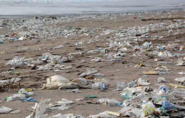 lixo plastico oceano poluição