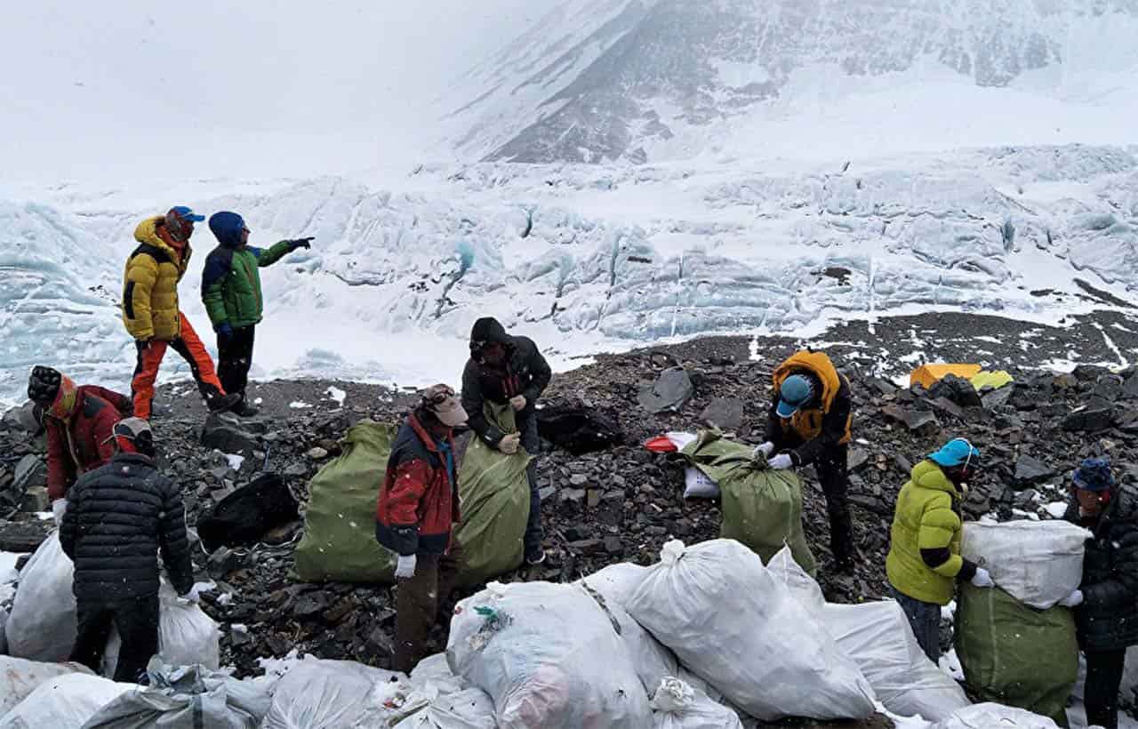 Excesso De Lixo Nas Montanhas: Como Resolver Esse Problema?