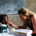 karina oliani medica aventureira uganda