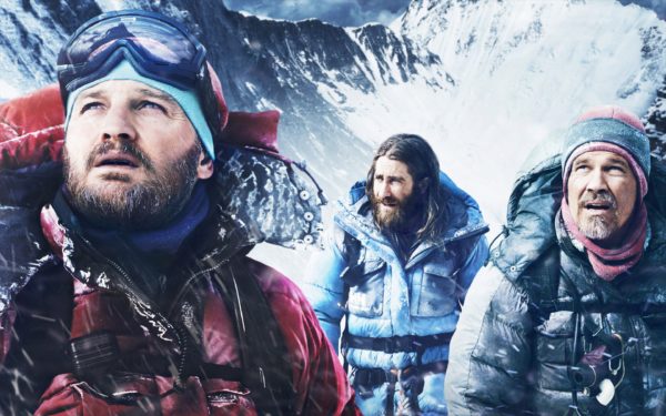 Os atores Jason Clark, Jake Gyllenhaal e Josh Brolin revivento o trágico episódio de 1996.
