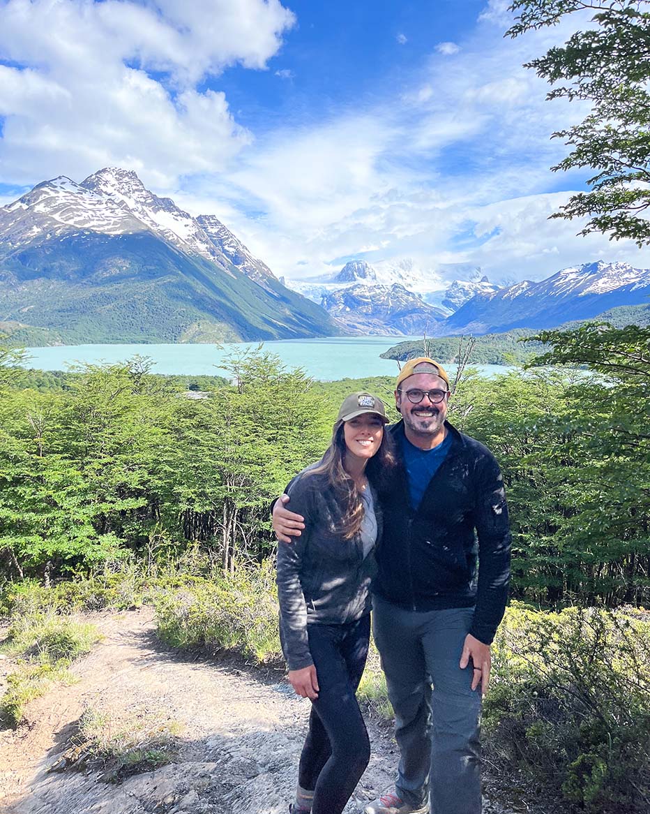 Acampamento Dickson, vista ao lago com o Glaciar ao fundo