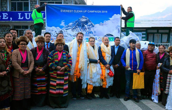lixo montanha everest nepal limpeza mantiqueira